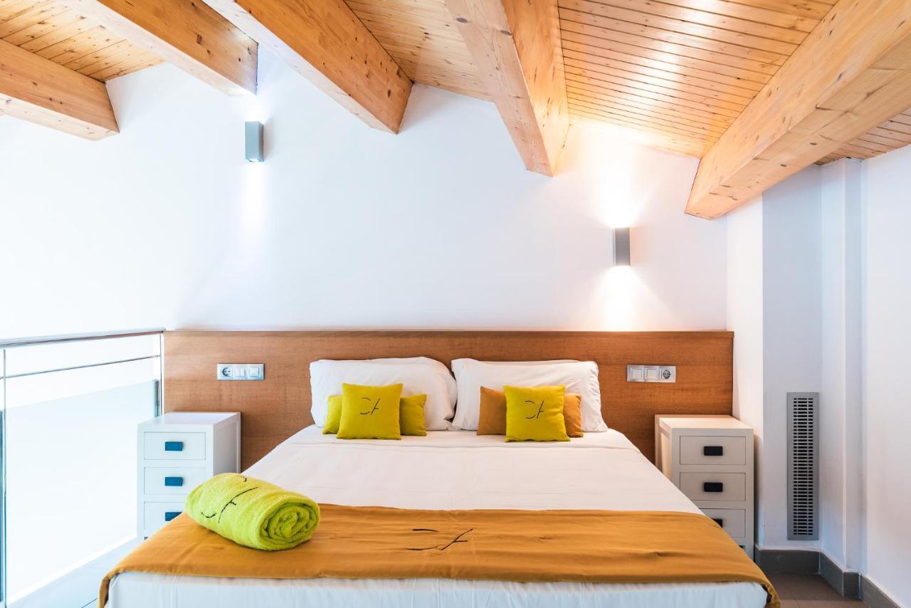 Aparthotel Las Palmeras كاستيلديفيلس المظهر الخارجي الصورة