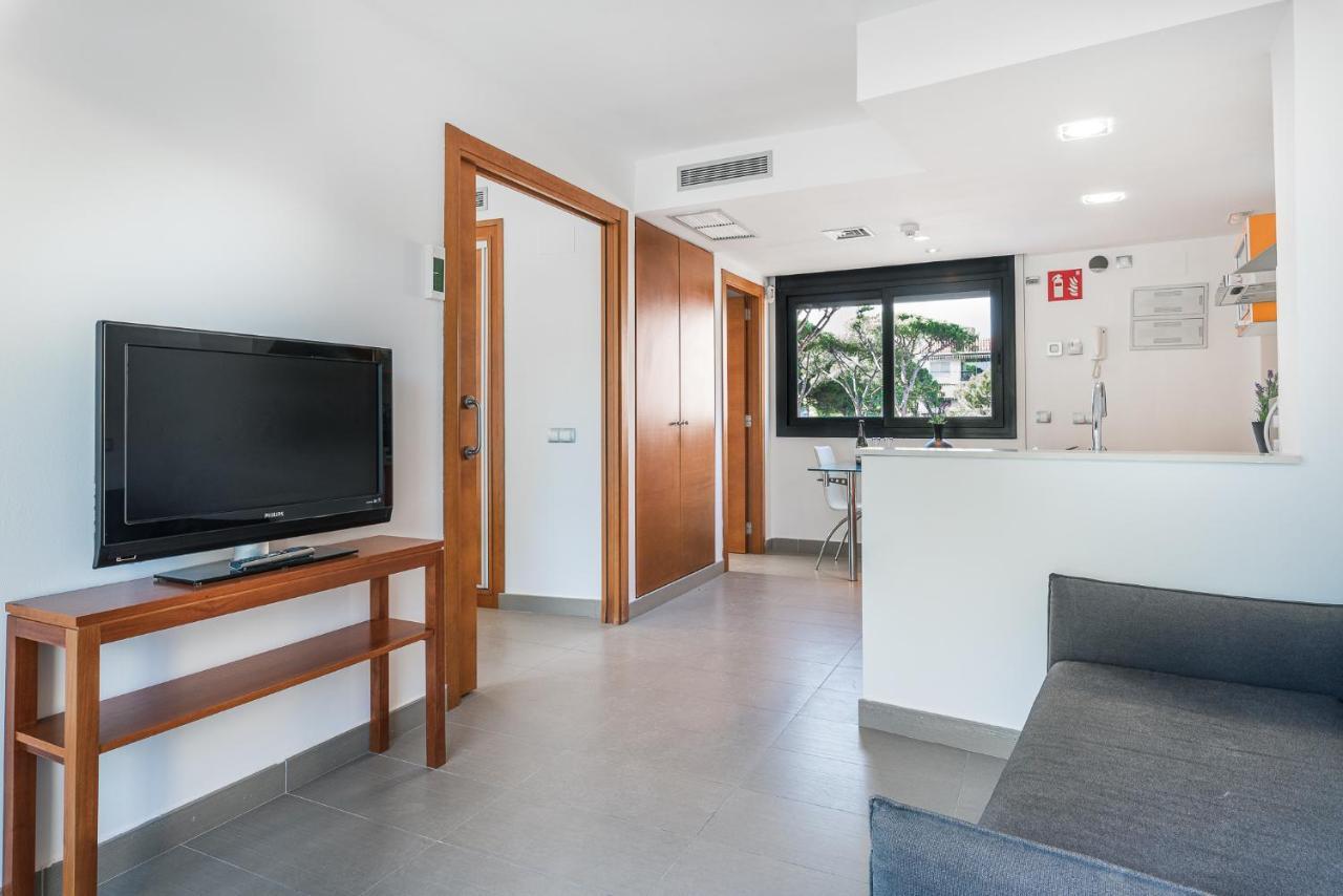 Aparthotel Las Palmeras كاستيلديفيلس المظهر الخارجي الصورة