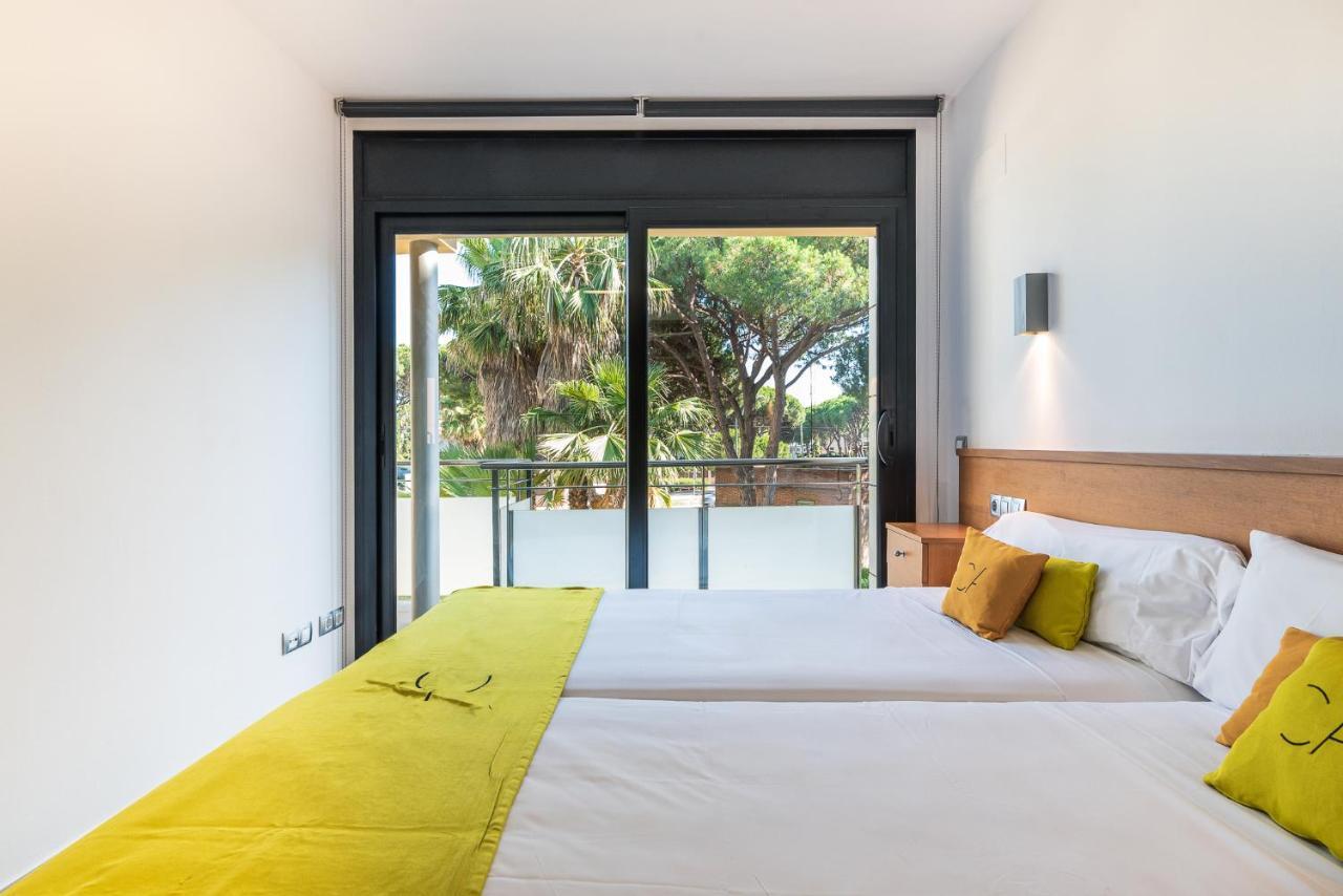 Aparthotel Las Palmeras كاستيلديفيلس المظهر الخارجي الصورة