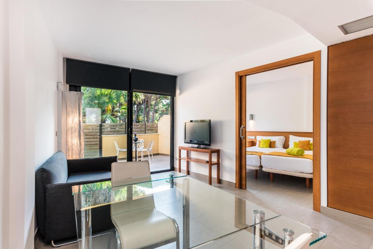 Aparthotel Las Palmeras كاستيلديفيلس المظهر الخارجي الصورة