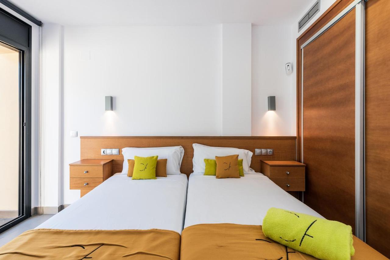 Aparthotel Las Palmeras كاستيلديفيلس المظهر الخارجي الصورة