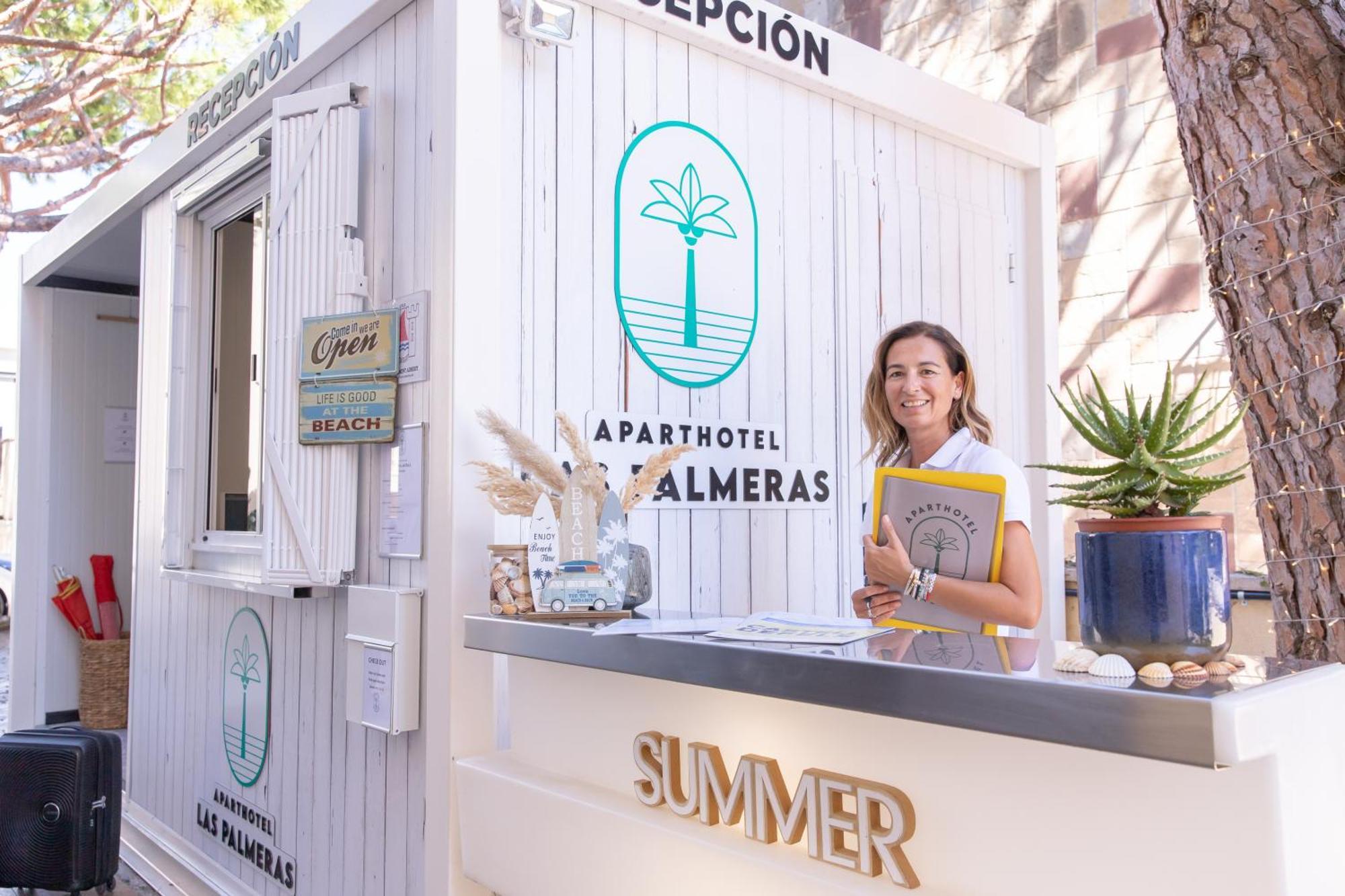 Aparthotel Las Palmeras كاستيلديفيلس المظهر الخارجي الصورة